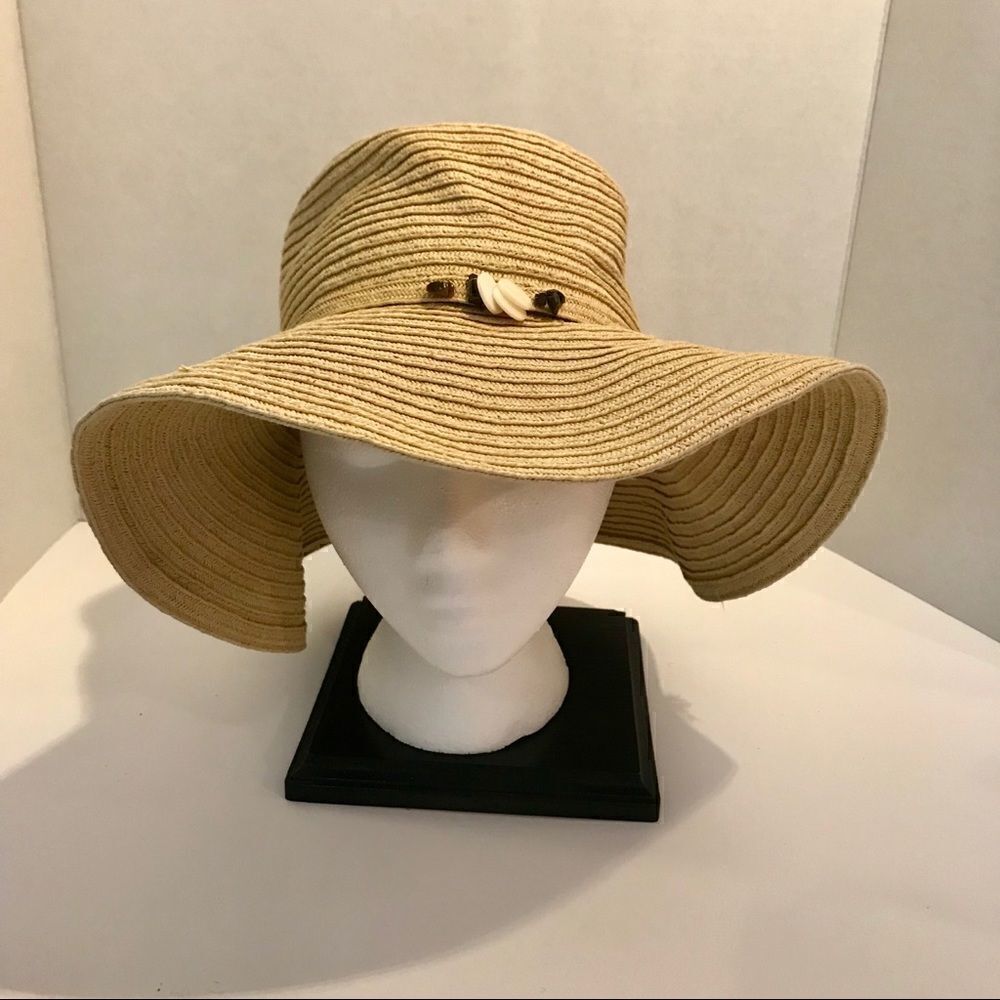 New! Tan Floppy Straw Hat With Shell Disc Design - Picture 2 of 6